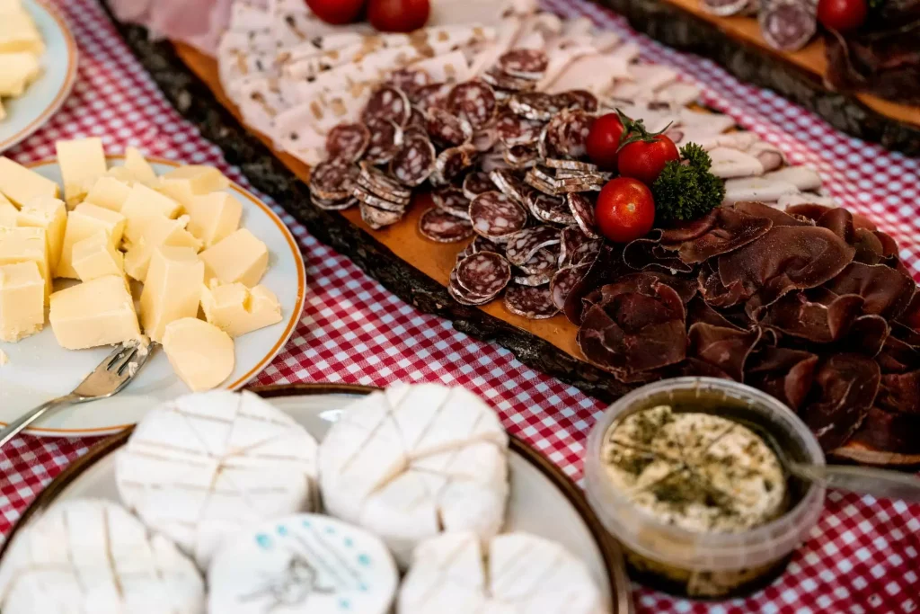 Il buffet del brunch del 1° agosto.